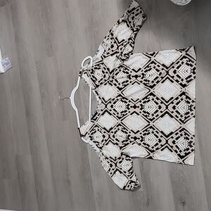 NWOT Cute Cold Shoulder V Neck Top With Gold Detailing